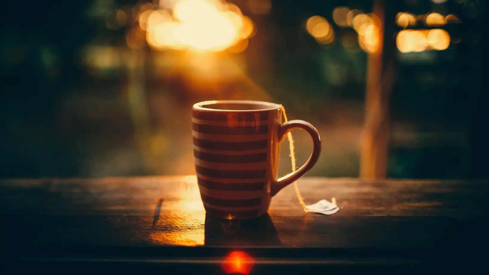 Zöld tea fogyasztása este: előnyök, hatások és tévhitek