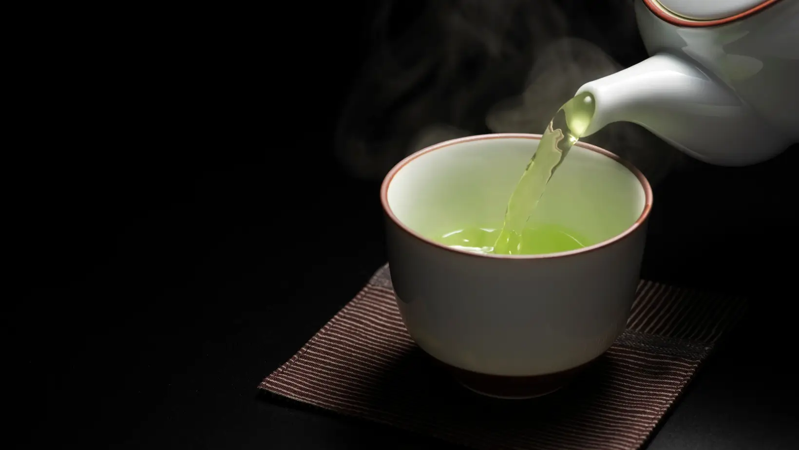 Zöld tea fogyasztása naponta: mennyi az ideális, és hogyan építsd be a rutinodba